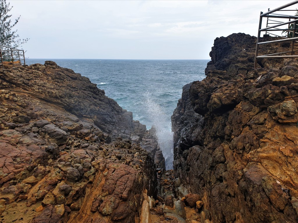 Voir le geyser &laquo;&nbsp;Blow Hole&nbsp;&raquo; Hummanaya